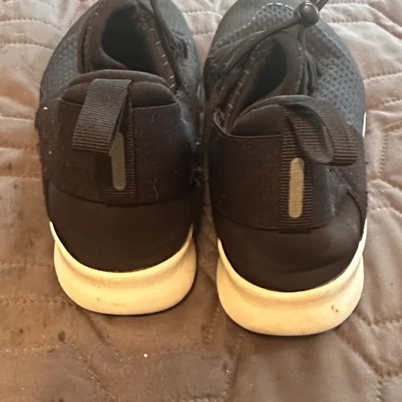 Nike Free Run Black Athletic Shoes with Yellow Accent Size 6 - Picture 3 of 5